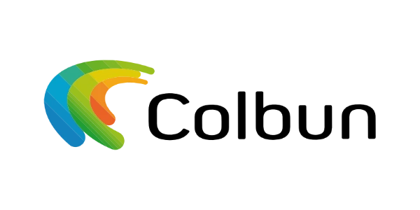 Un logotipo colorido en forma de media luna hecho de secciones superpuestas de color verde, amarillo y naranja se encuentra a la izquierda del texto negro en negrita "Blackboard" escrito en una fuente moderna, que personifica nuestro compromiso con Comunicaciones Corporativas.